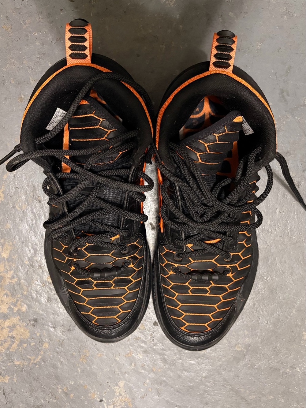 men’s black and orange court way of wades